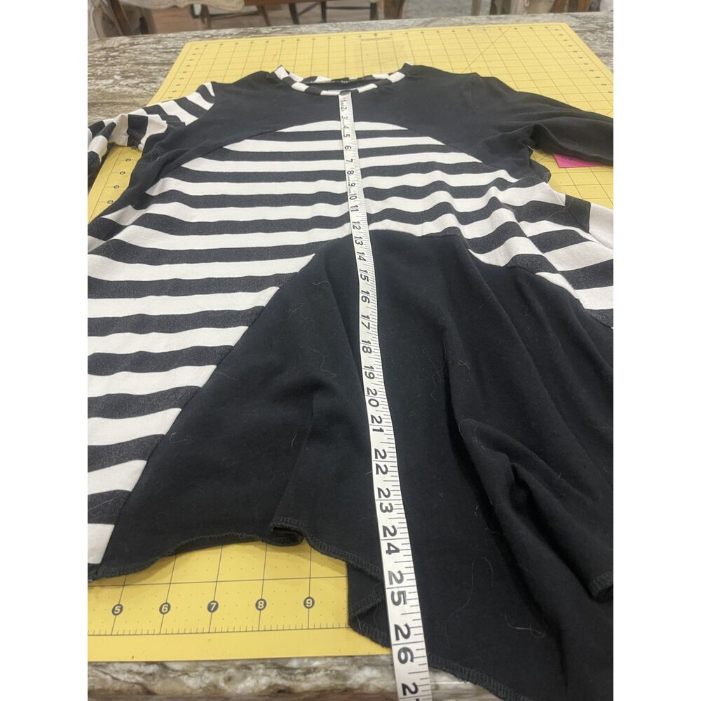 Handmade Black and White and Stripes Colorblocked asymmeterical Tunic, Size M - Picture 3 of 8